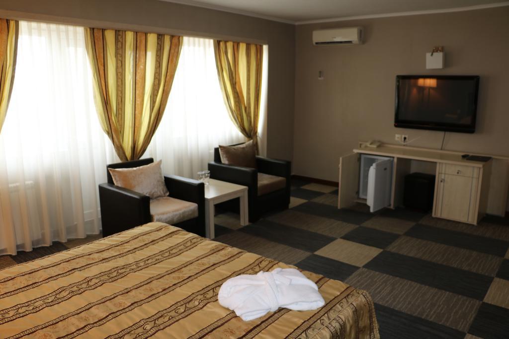 Aktau Hotel Exterior foto